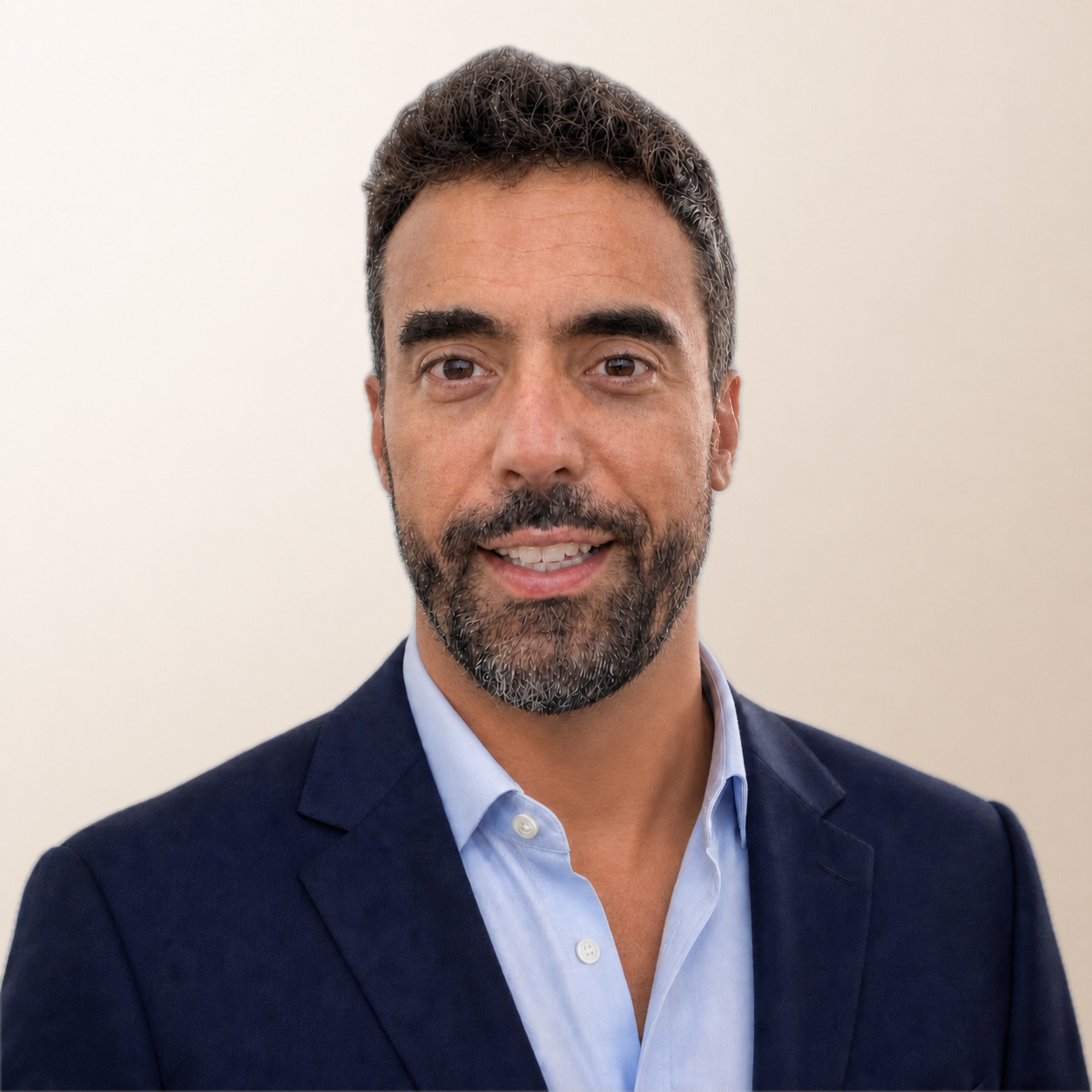 Professional portrait of Cristiano Veloso